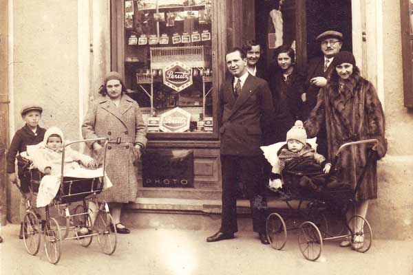 En Yugoslavia con su familia - 1930